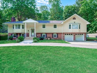 32 Southdown Rd, Huntington, NY 11743