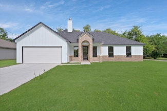 2902 Walnut St, Greenville, TX 75401