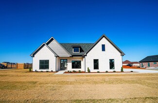 47 Cotton Way Dr, Muscle Shoals, AL 35661