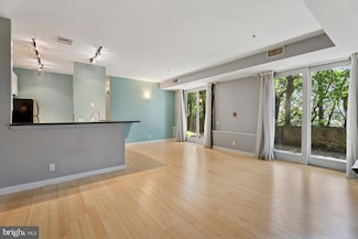 182 Gay St Unit 301, Philadelphia, PA 19128