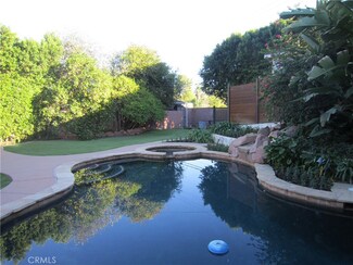 20330 Oxnard St, Woodland Hills, CA 91367