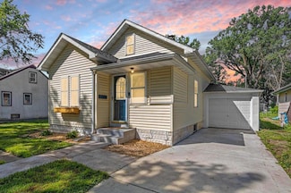 3921 Xenia Ave N, Robbinsdale, MN 55422