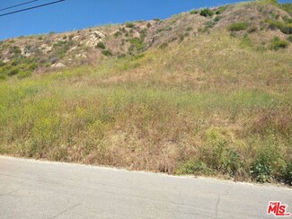 29673 Silver St, Val Verde, CA 91384
