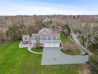 399 Poppasquash Rd, Bristol, RI 02809
