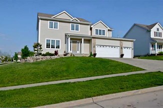6208 NW 94th St, Johnston, IA 50131
