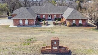 10601 Crystal Creek Dr, Mustang, OK 73064