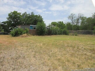 2208 W Poplar St, San Antonio, TX 78207