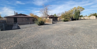 321 Wayne Rd NW, Los Ranchos, NM 87114