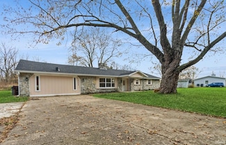 8009 W South Dr, Yorktown, IN 47396