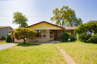 351 Walnut Ln, Elk Grove Village, IL 60007