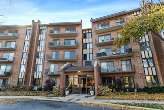 701 Lake Hinsdale Dr Unit G202, Willowbrook, IL 60527