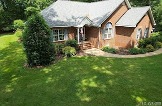 3131 Shadow Creek Dr, Powhatan, VA 23139
