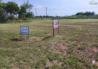 11 Loma Linda Dr, Electra, TX 76360