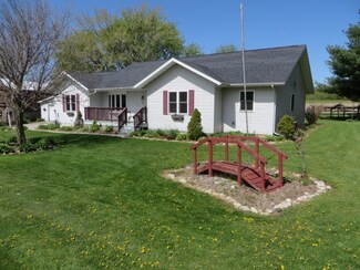 51 James St, Markesan, WI 53946