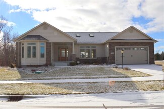 25796 Woodsedge Dr, Elkhart, IN 46514