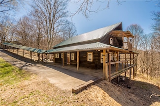 4560 Twin Oaks Dr, Murrysville, PA 15668