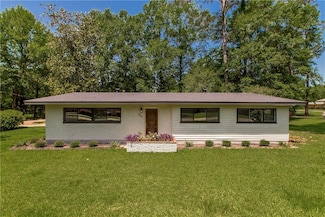 305 Peachtree Dr, Bogalusa, LA 70427