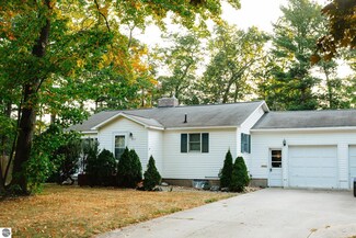 511 Belmont Dr, Traverse City, MI 49686