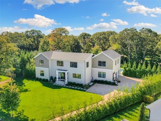 4 Piperwoods Ln, Quogue, NY 11959