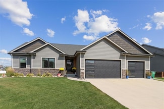 1825 Falcon Dr, Polk City, IA 50226