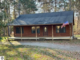 2433 W Maplehurst Dr, Roscommon, MI 48653