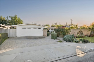 305 Nassau Rd, Costa Mesa, CA 92626