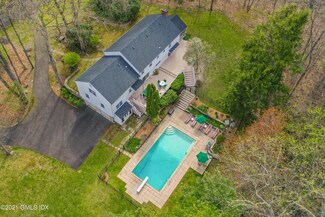 33 Benenson Dr, Cos Cob, CT 06807