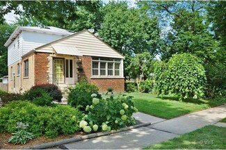 2131 Brummel St, Evanston, IL 60202