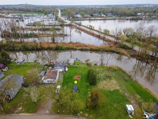 15713 Milliman Rd, Brownstown, MI 48173