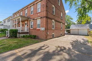 28 Chestnut St, Windsor Locks, CT 06096