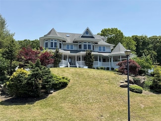 20 Frost Valley Rd, Mount Sinai, NY 11766
