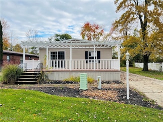 268 Twin Lake Dr, Elyria, OH 44035