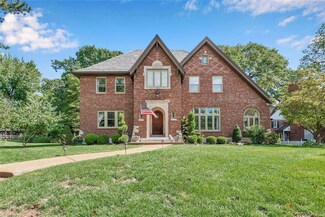 7263 Country Club Dr, Saint Louis, MO 63121