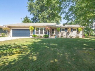 15141 Algonquin Rd, Three Oaks, MI 49128