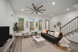 9010 Scott St, Houston, TX 77051