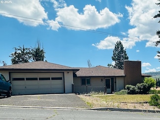 402 Trinity St, Klamath Falls, OR 97601
