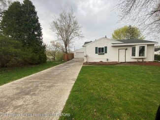4423 Lowcroft Ave, Lansing, MI 48910