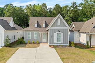 854 Village Dr, Opelika, AL 36801