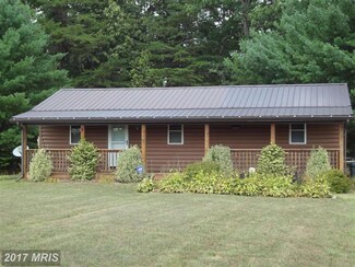 7595 Mountain View Dr, Three Springs, PA 17264
