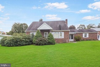 61 Valley St, Glen Rock, PA 17327