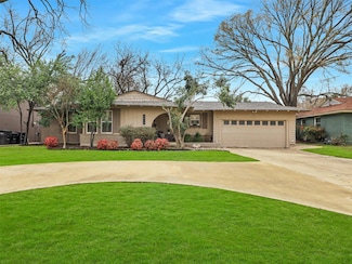 3916 Trail Lake Dr, Fort Worth, TX 76109