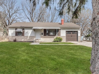 906 NE 67th St, Kansas City, MO 64118