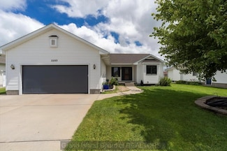 2203 Macron St, Grand Island, NE 68803