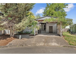 13249 SE Schiller St, Portland, OR 97236