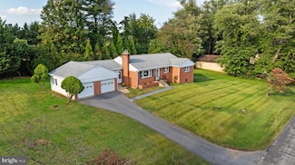 11809 Collins Dr, Germantown, MD 20876