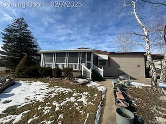 37743 Rosedale Dr, Clinton Township, MI 48036