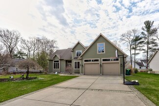 1061 N Robinhood Dr, Muskegon, MI 49445