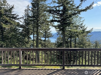 1052 Vusario Ln, Eastsound, WA 98245