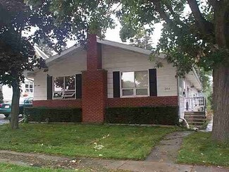 283 E Oak St, Juneau, WI 53039