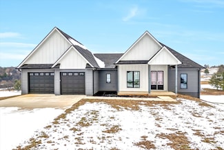 351 Fairway Dr, Dandridge, TN 37725